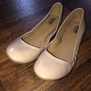Tan Mossimo flats size 7